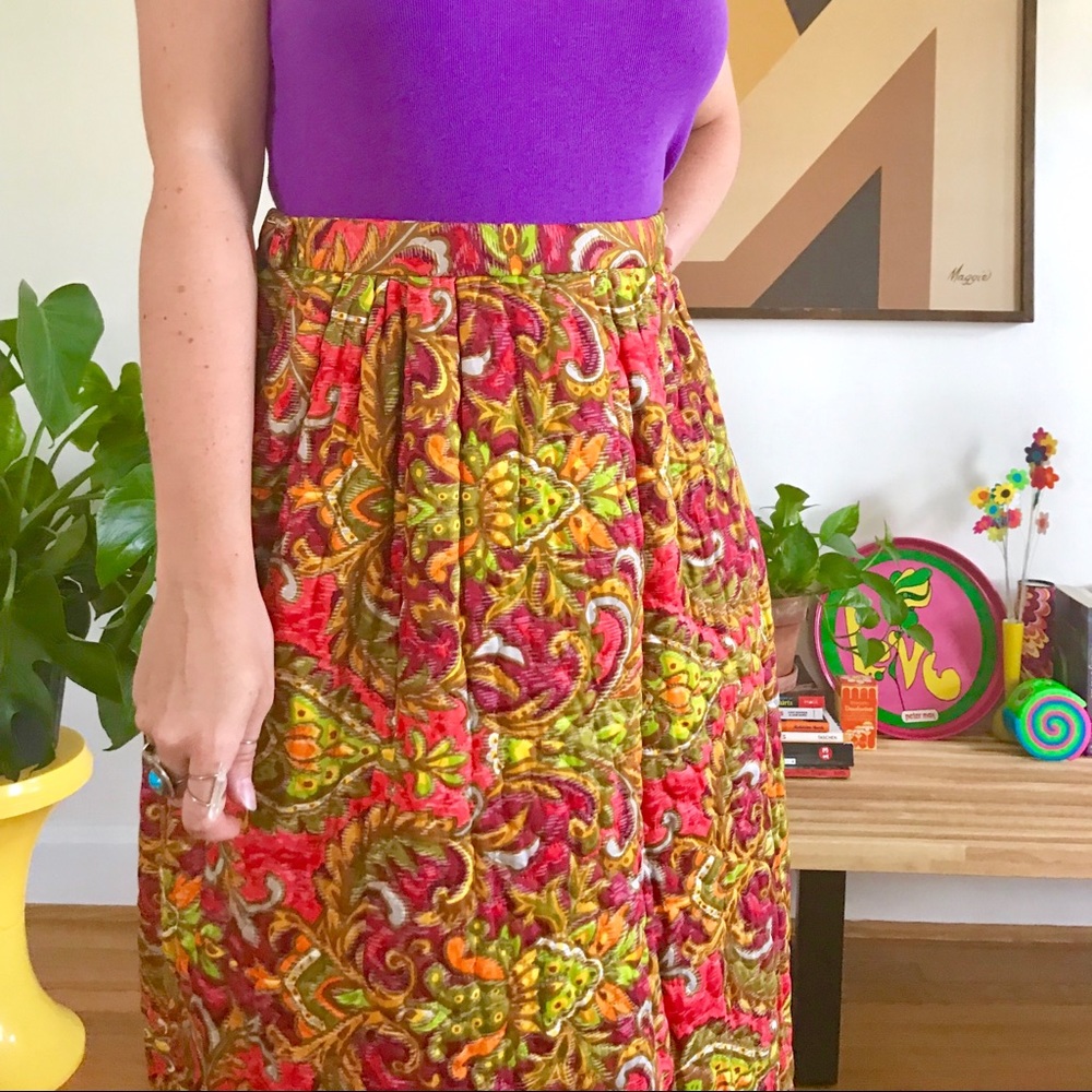 Vintage 60s psychedelic quilted maxi skirt 27”